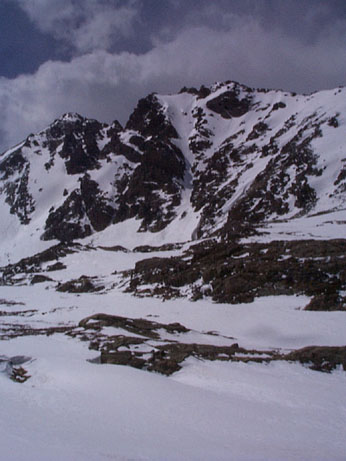 Photograph of the Green Lake 4 basin at maximum snow accumulation, 2001.